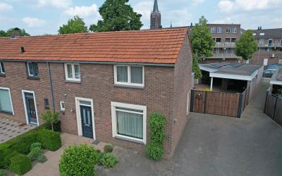 Deken Thiel. 10