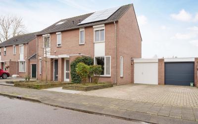 Stuksbeemden 37