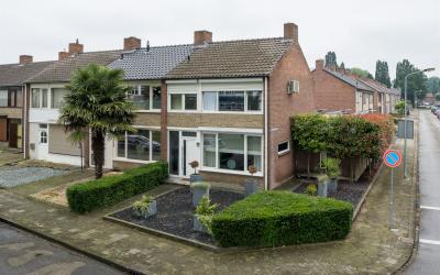 Nedermaasla. 23