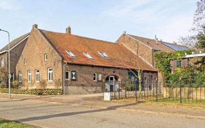 Dorpsstraat 8