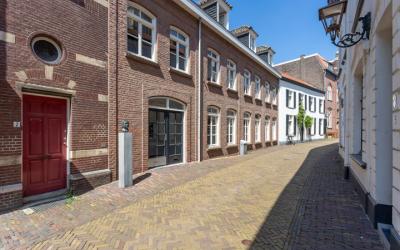 Begijnenhof. 2-B