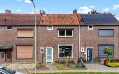 Mezenstraat 12