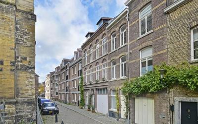 Achter de o. 18