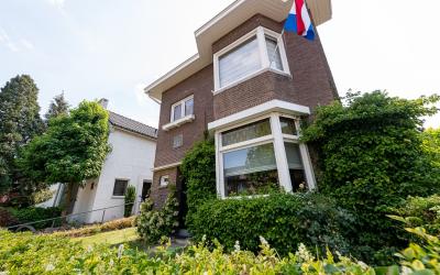 Burgemeeste. 42-A