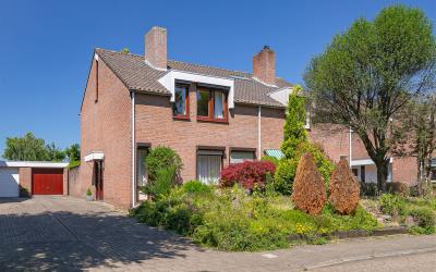 Achter de H. 8