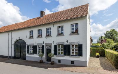 Dorpsstraat 42