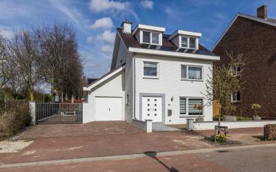 Dorpsstraat 42