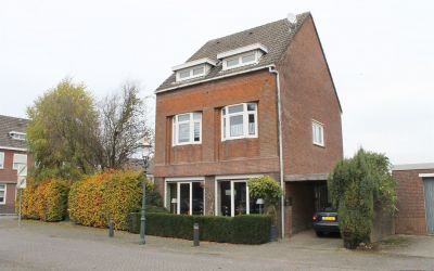 Pastoor Neujeanstraat 22
