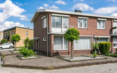 Dorpstraat 12