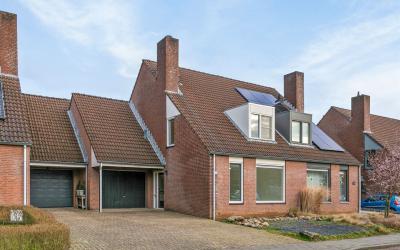Achter den. 44