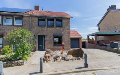 Constantijn. 75