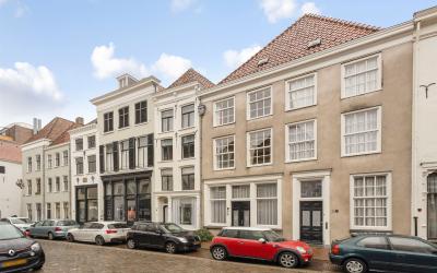 Lage Markt 73