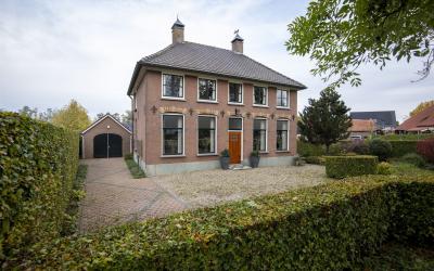 Raadhuisdijk 8