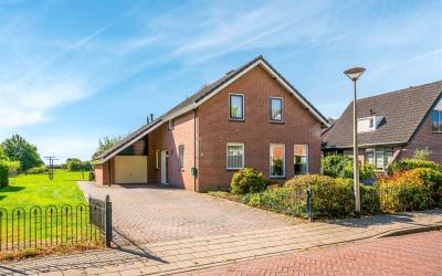 Dorpsstraat 23