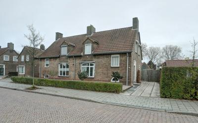 van Halstraat 2