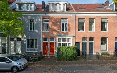 Van Hasselt. 9