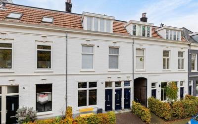 Van Hasselt. 121