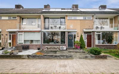 Middachtens. 109