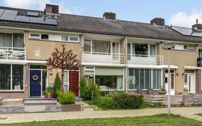 Middachtens. 111