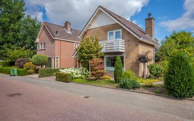 Van der Hoe. 97