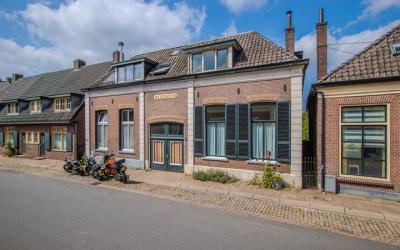 Dorpsstraat. 16