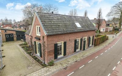 Achter de H. 10