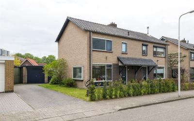 Middachtens. 55