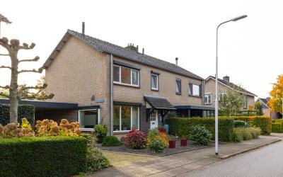 Middachtens. 71