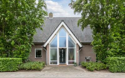 Houttuinen-. 1-B