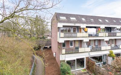Postmeester. 425