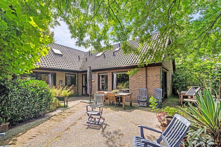 Vrijstaande woning te koop: Hoenderloseweg 42, Ugchelen
