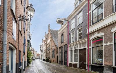 Menstraat 8