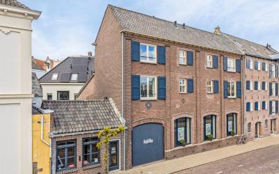 Achter de M. 2-C