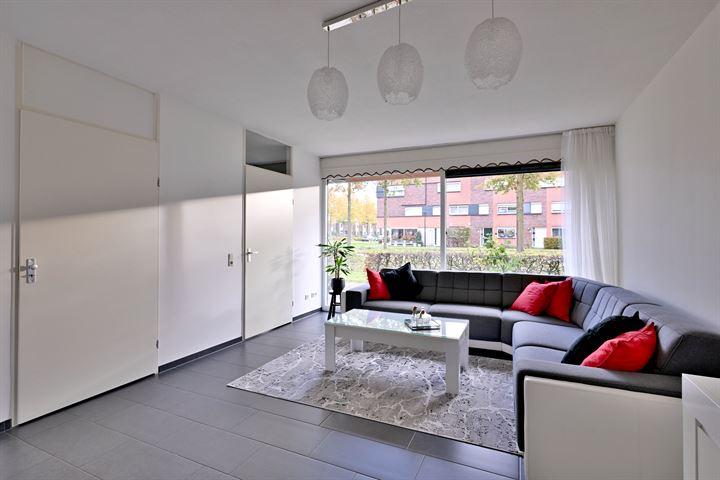 Tussenwoning te koop: Leeghwaterlaan 8, Deventer