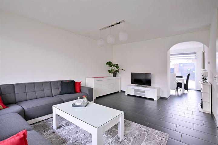 Tussenwoning te koop: Leeghwaterlaan 8, Deventer