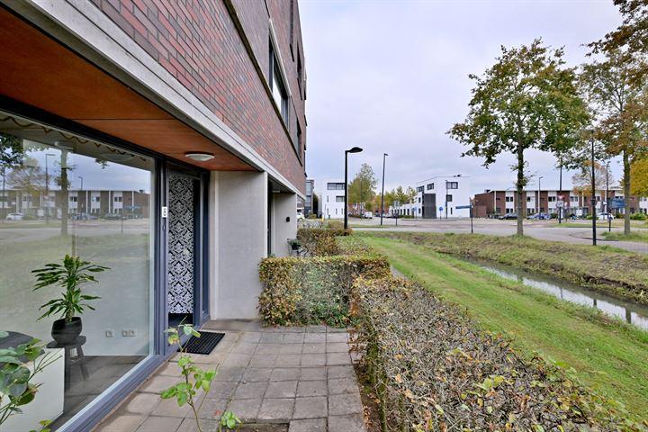 Tussenwoning te koop: Leeghwaterlaan 8, Deventer