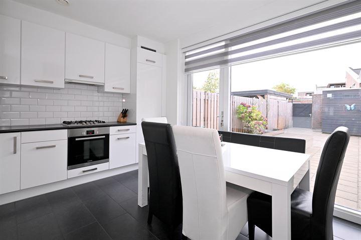 Tussenwoning te koop: Leeghwaterlaan 8, Deventer