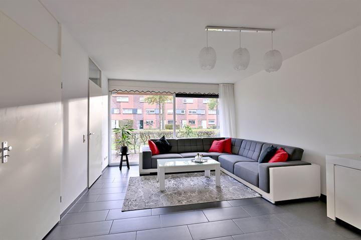 Tussenwoning te koop: Leeghwaterlaan 8, Deventer