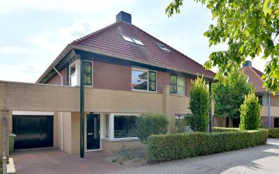 Van Raveste. 52