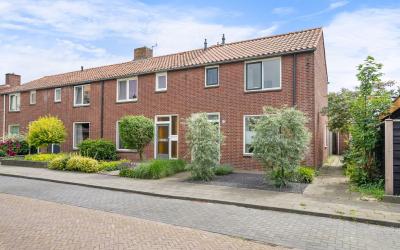 Koninginnes. 27