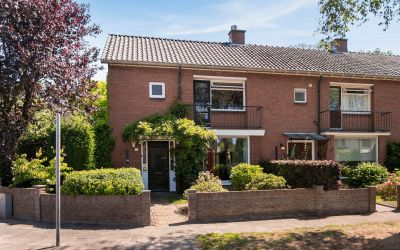 Van der Waalslaan 1