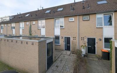 Dr. De Jong. 106