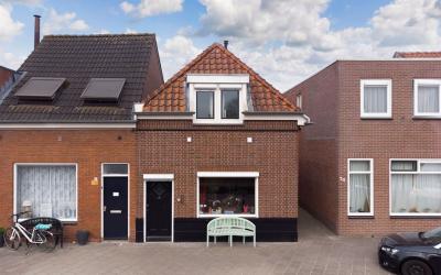 Ambtstraat 81