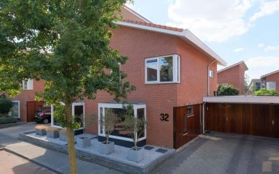 Colonnade 32