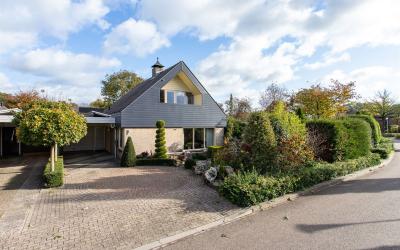 Binnenvelds. 7