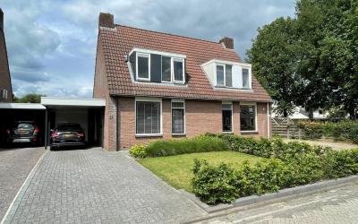 Roosje Voss. 28