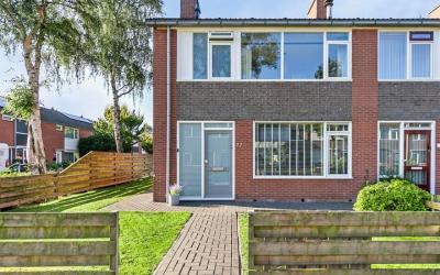 Voeghoutens. 77