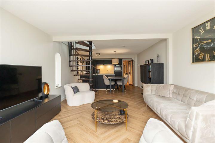 Appartement te koop: van Echtenstraat 16-12, Hoogeveen