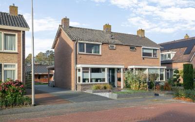 Burg. van Veenlaan 24-B