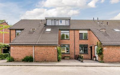 Donker Curt. 46